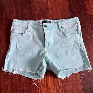 Kut From the Kloth size 12 cutoff short